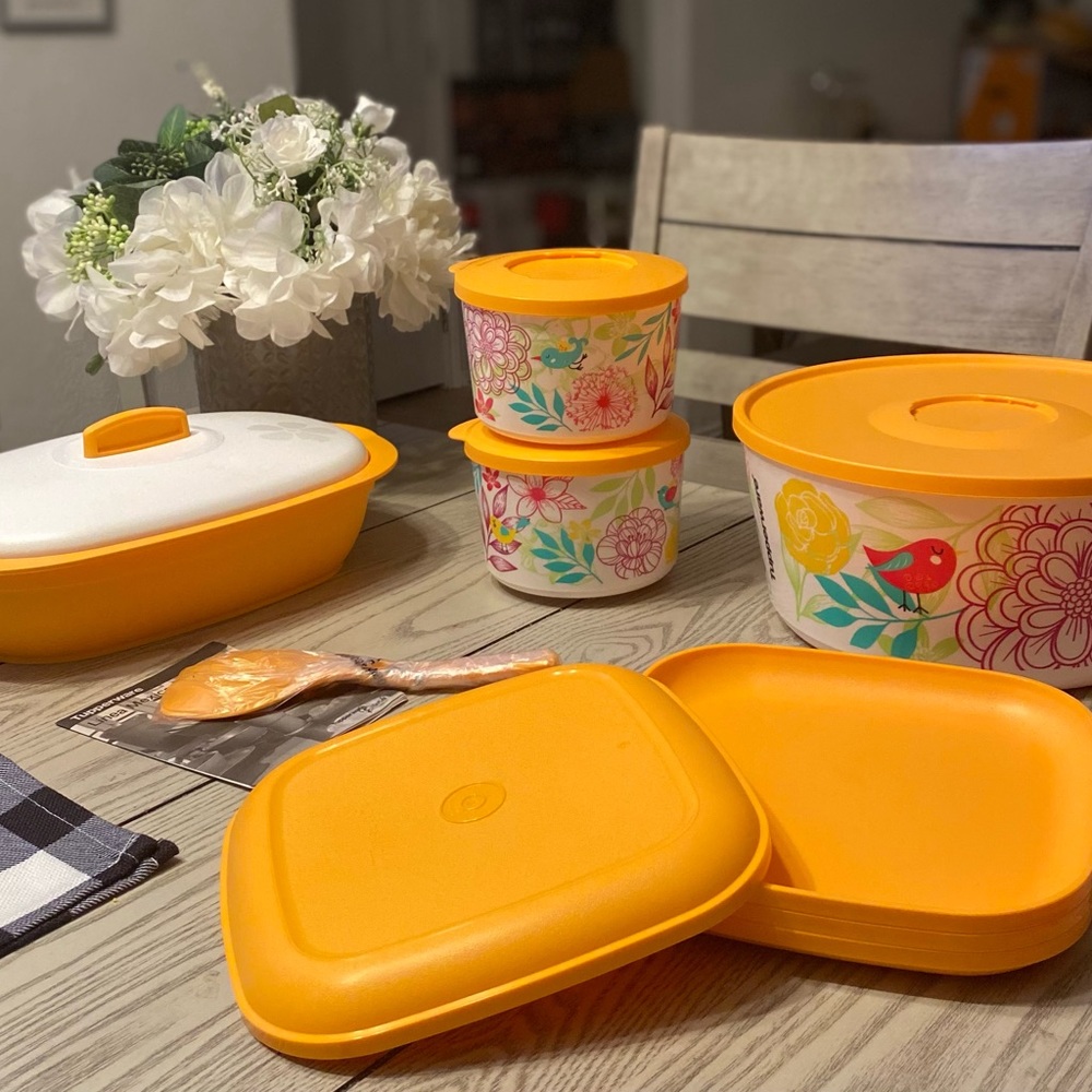 Set Tupperware